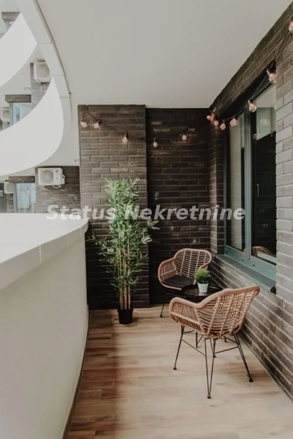 Izdavanje, dvosoban stan, 42m², Centar, Novi Sad