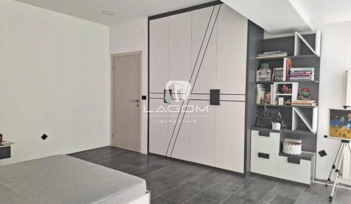 Sale, house, 343m², Banovo Brdo, Beograd
