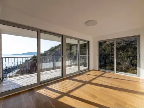 Prodaja, trosoban stan, 160m², Pržno, Budva - image 1
