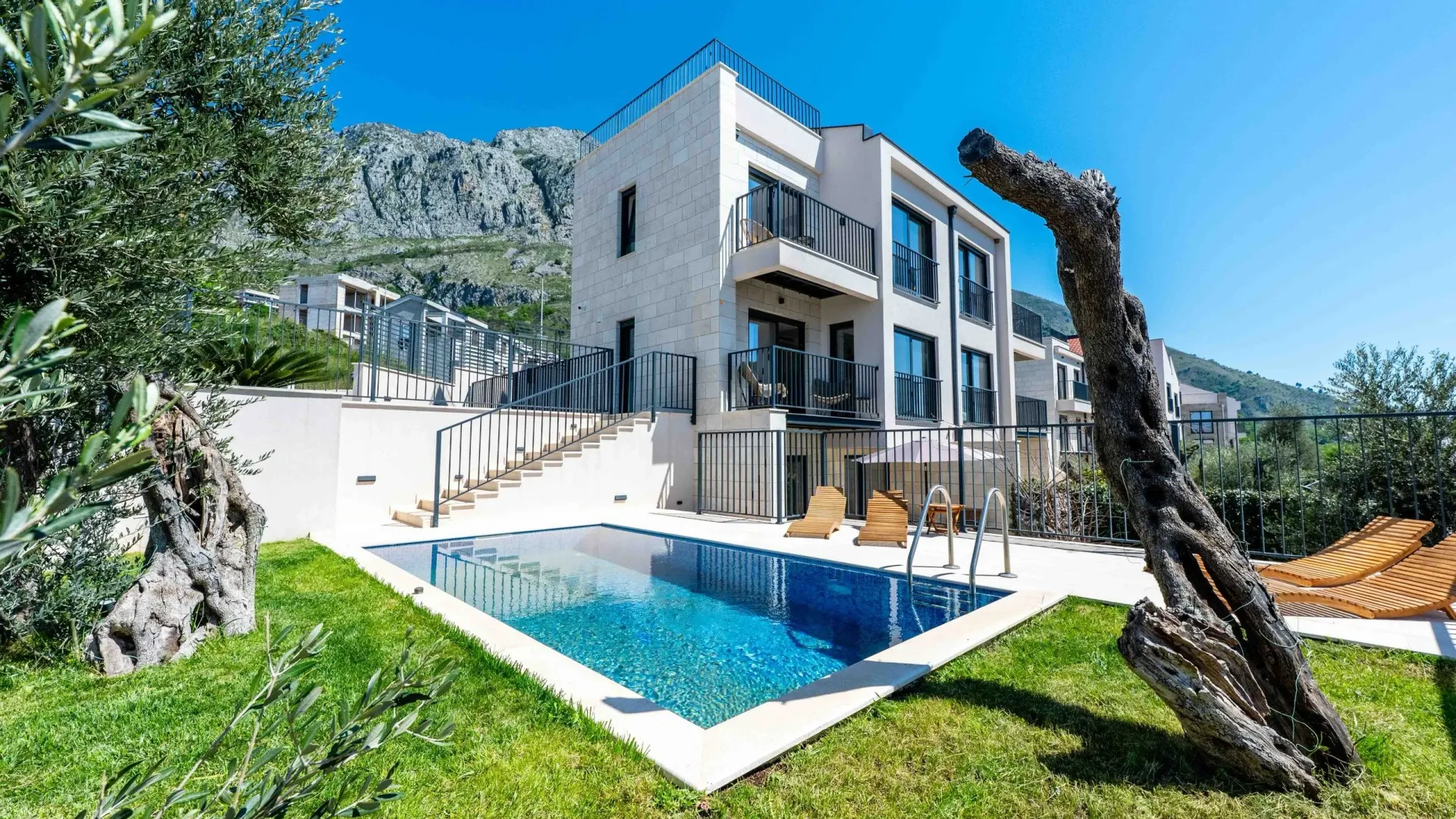 Rent, house, 159m², Reževići, Budva