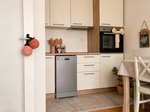 Prodaja, jednosoban stan, 39m², Stari Aerodrom, Podgorica - image 2