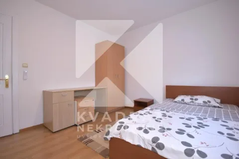 Rent, house, 200m², Dalmatinska ulica, Podgorica - image 11