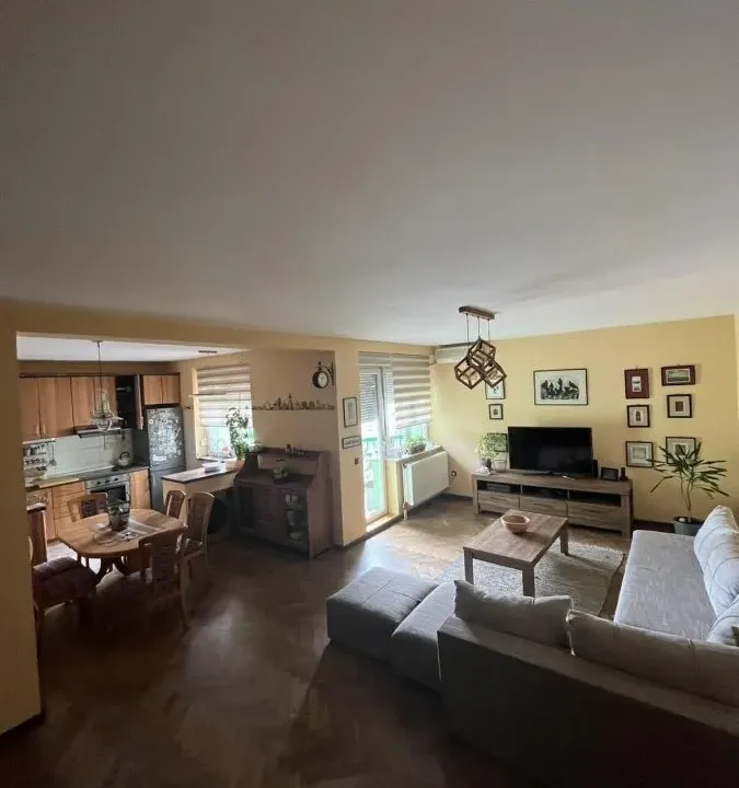 Prodaja, četvorosoban stan, 111m², Grbavica, Novi Sad Sve Podlokacije