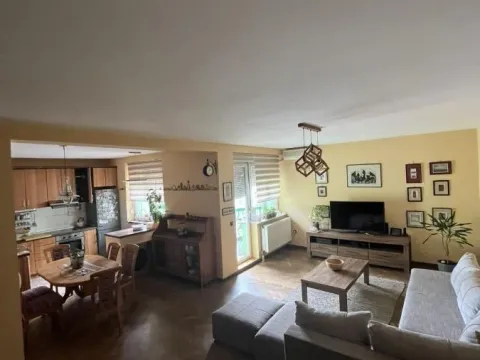 Prodaja, četvorosoban stan, 111m², Grbavica, Novi Sad Sve Podlokacije