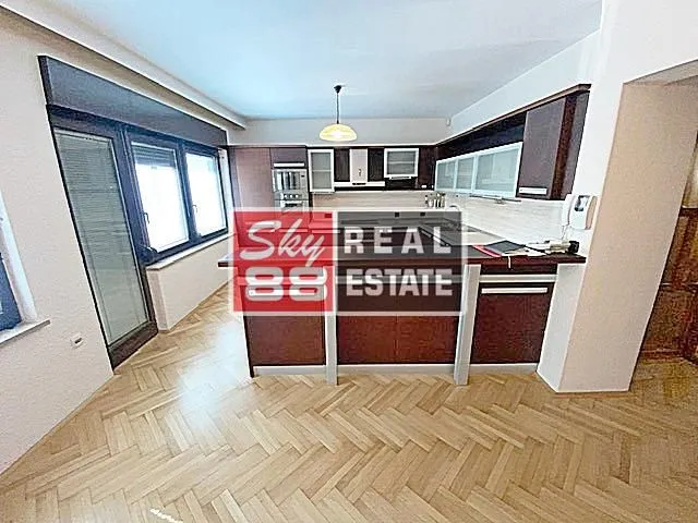 Rent, house, 412m², Voždovac Sve Podlokacije, Beograd