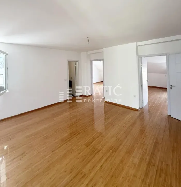 Prodaja, trosoban stan, 83m², Vračar Hram, Vračar Sve Podlokacije