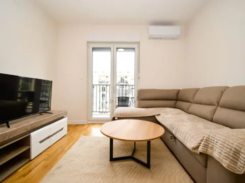 Rent, one bedroom apartment, 45m², Pobrežje, Podgorica - image 2