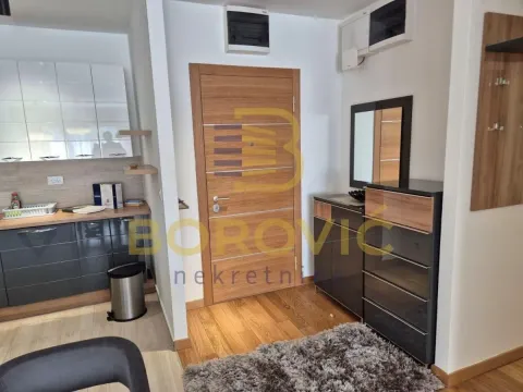 Izdavanje, četvorosoban stan, 105m², Novi Beograd Sve Podlokacije, Beograd - image 2