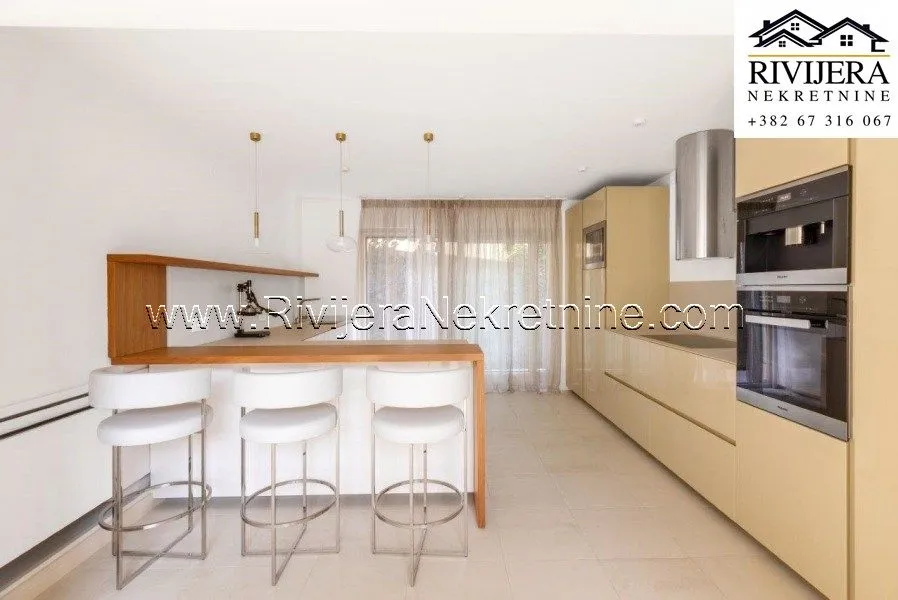 Sale, house, 423m², Lepetani, Tivat