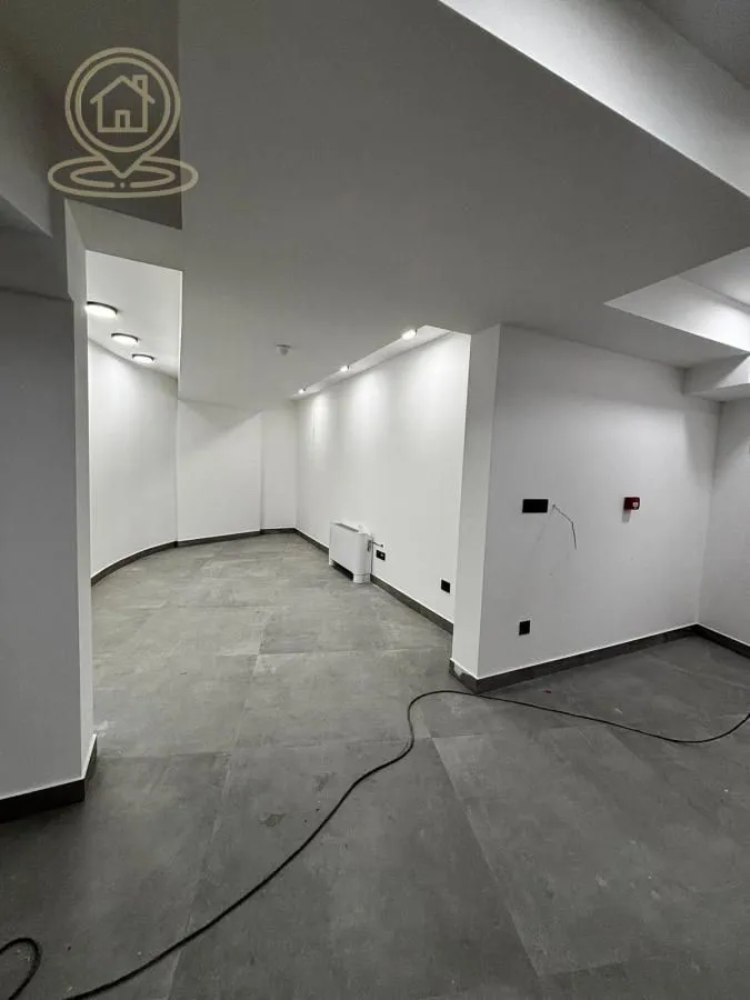 Rent, office space, 550m², Medijana, Niš