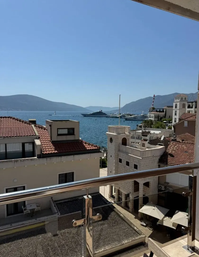 Izdavanje, dvosoban stan, 96m², Porto Montenegro, Tivat
