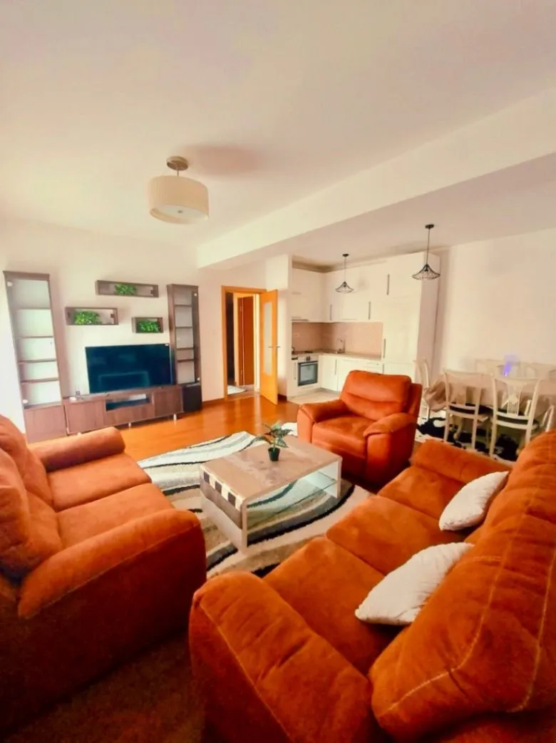 Izdavanje, dvosoban stan, 70m², Podgorica, Crna Gora