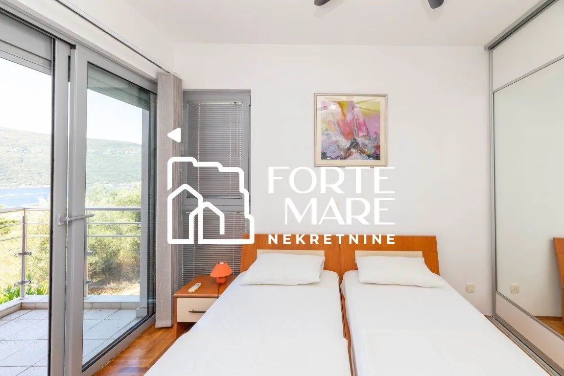 Prodaja, dvosoban stan, 85m², Đenovići, Herceg Novi