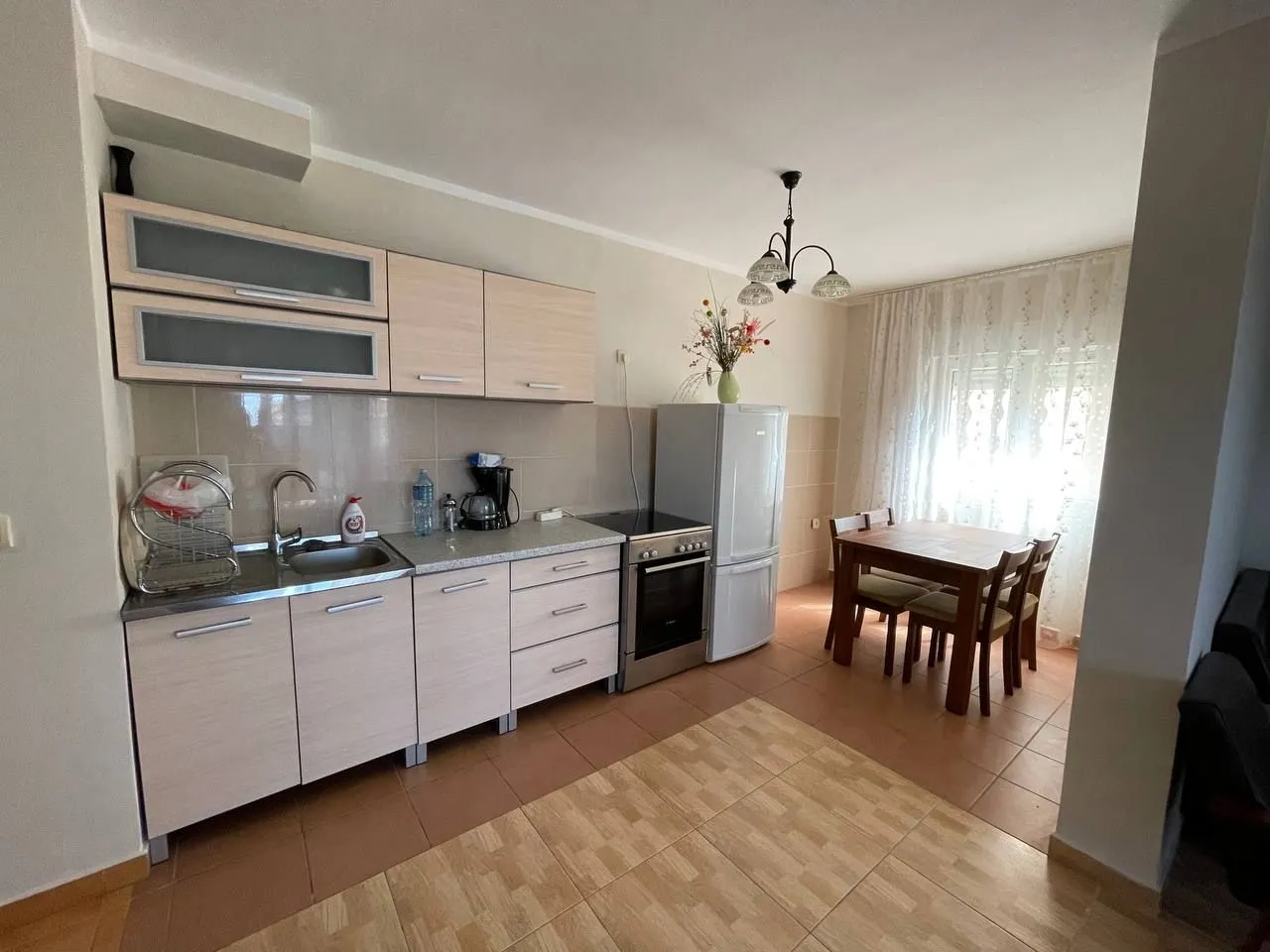 Prodaja, dvosoban stan, 85m², Lazi, Budva