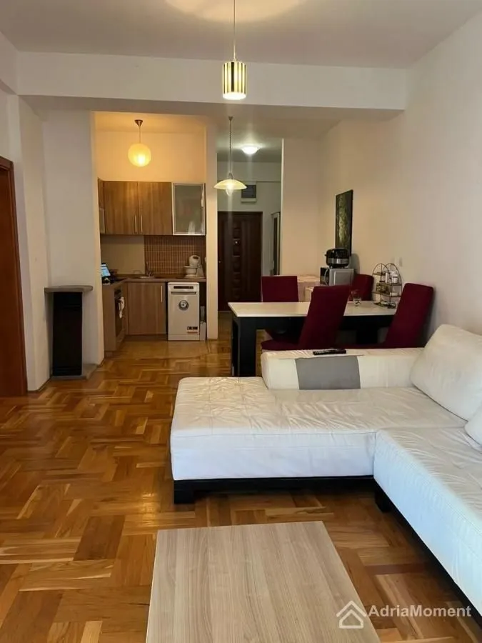 Prodaja, jednosoban stan, 65m², Podmaine, Budva