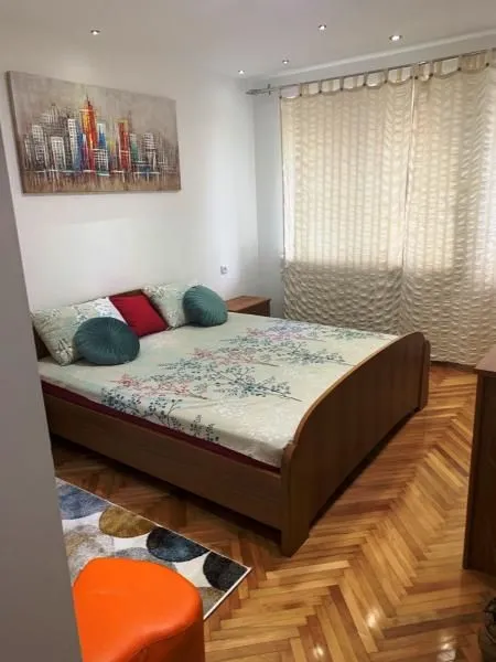 Izdavanje, trosoban stan, 60m², Centar, Niš