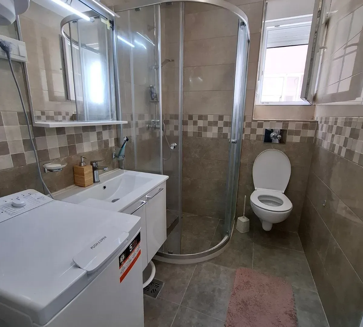 Prodaja, trosoban stan, 68m², Centar, Podgorica