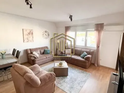 Izdavanje, dvosoban stan, 63m², Blok 9, Podgorica - image 2