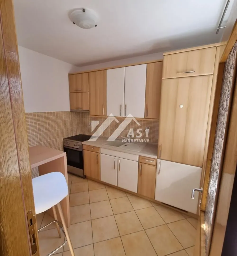 Izdavanje, dvosoban stan, 52m², Rotkvarija, Novi Sad Sve Podlokacije