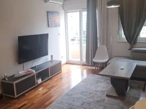 Izdavanje, jednosoban stan, 52m², City Kvart, Podgorica - image 4