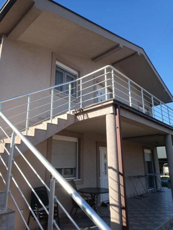 Izdavanje, dvosoban stan, 84m², Zagorič, Podgorica