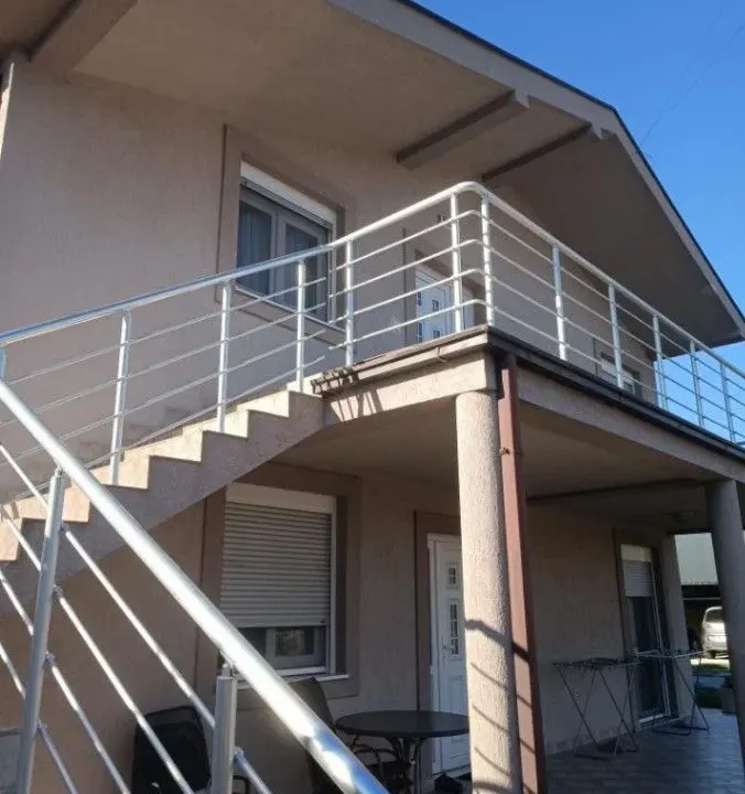 Izdavanje, dvosoban stan, 84m², Zagorič, Podgorica