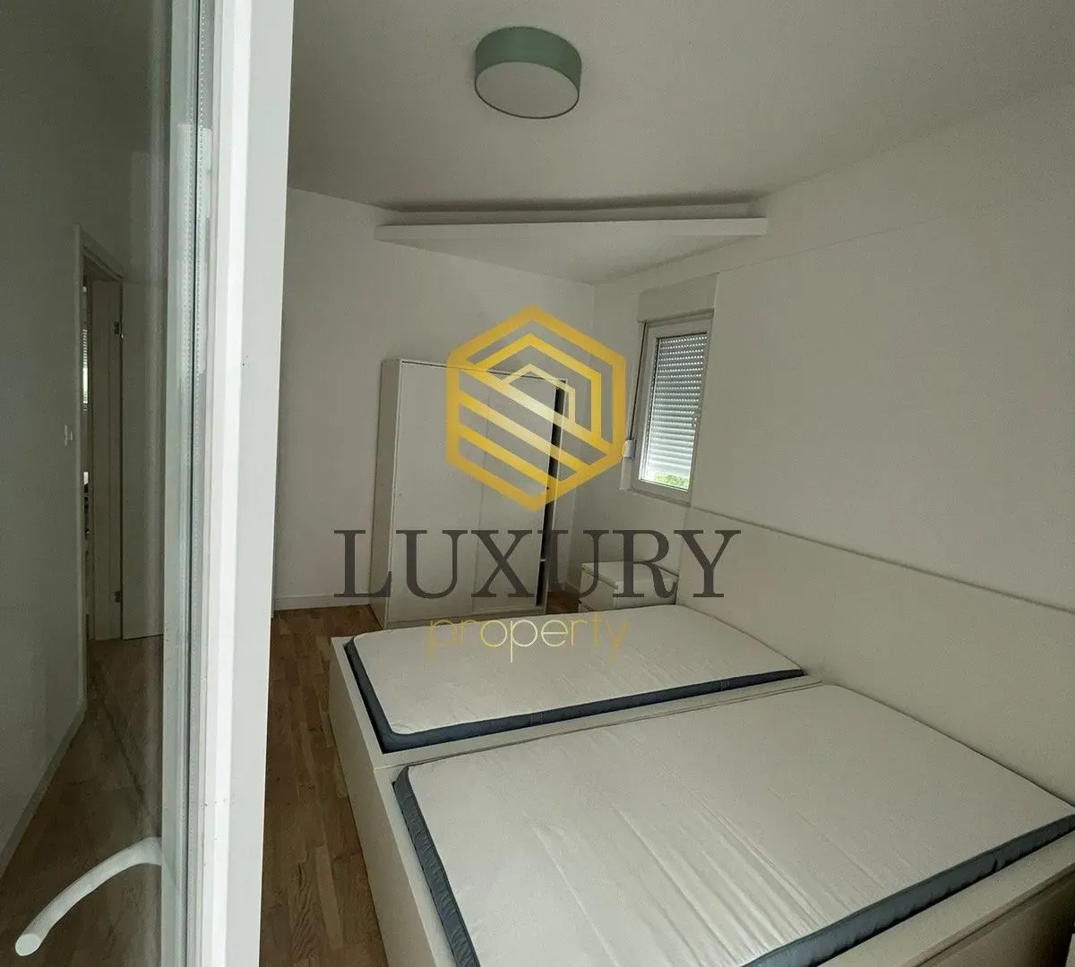 Izdavanje, dvosoban stan, 70m², Centar, Podgorica