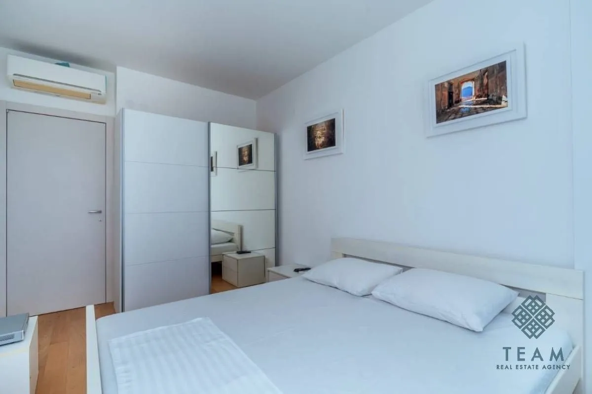 Rent, three bedroom apartment, 72m², Pržno, Budva