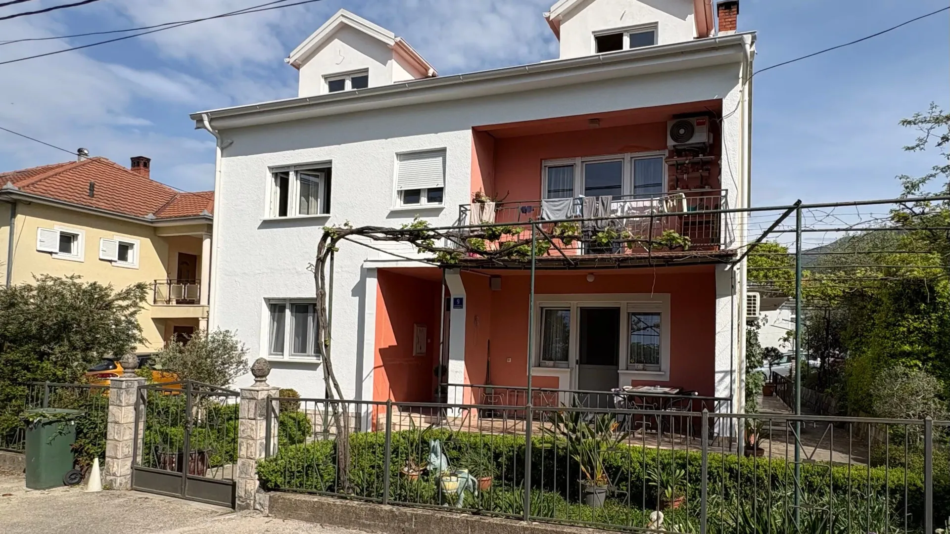 Izdavanje, jednosoban stan, 50m², Kalimanj, Tivat