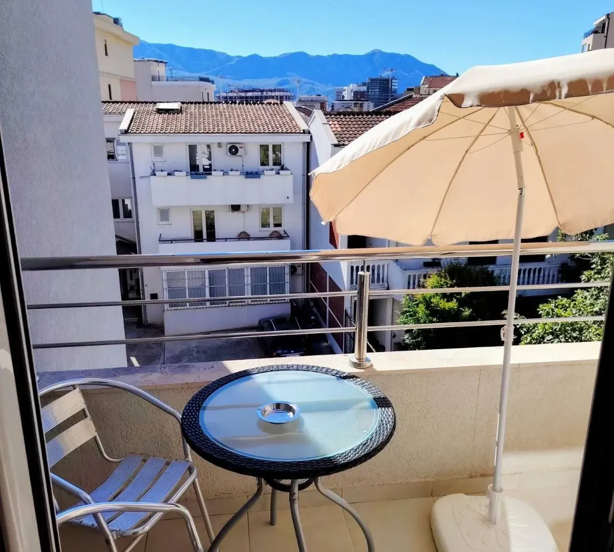 Rent, two bedroom apartment, 70m², Maslinjak, Budva