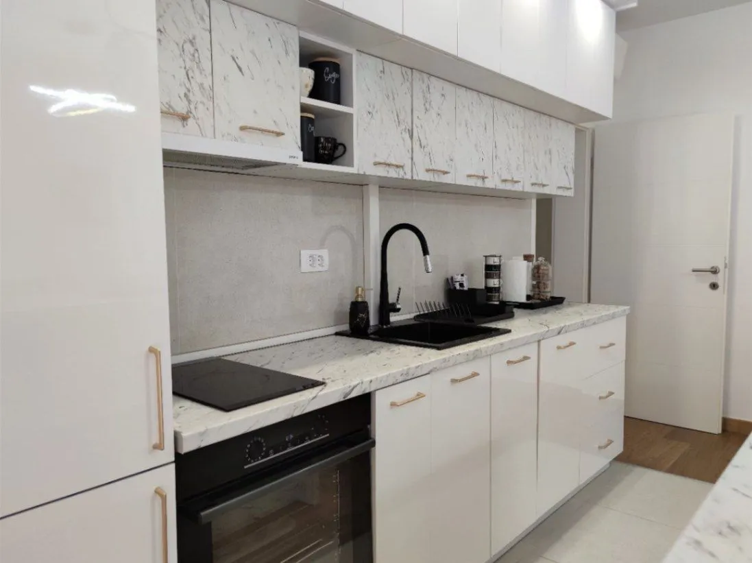 Izdavanje, jednosoban stan, 51m², Bogišići, Tivat