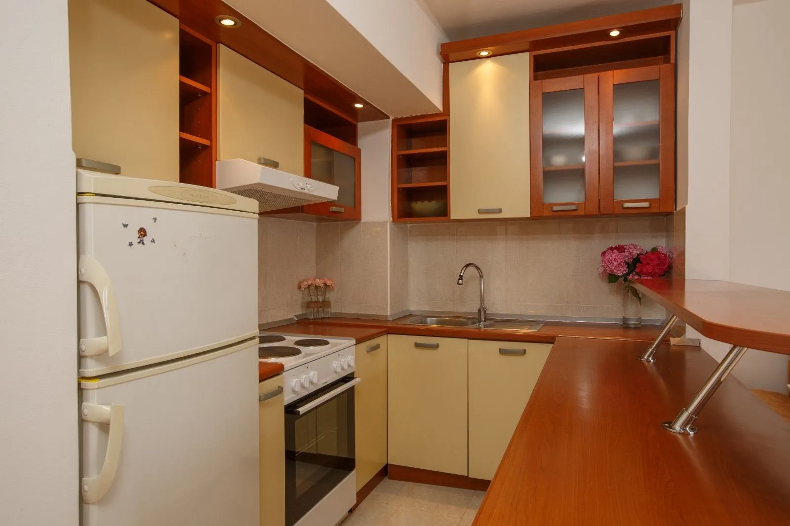 Rent, two bedroom apartment, 85m², Dobrota, Kotor