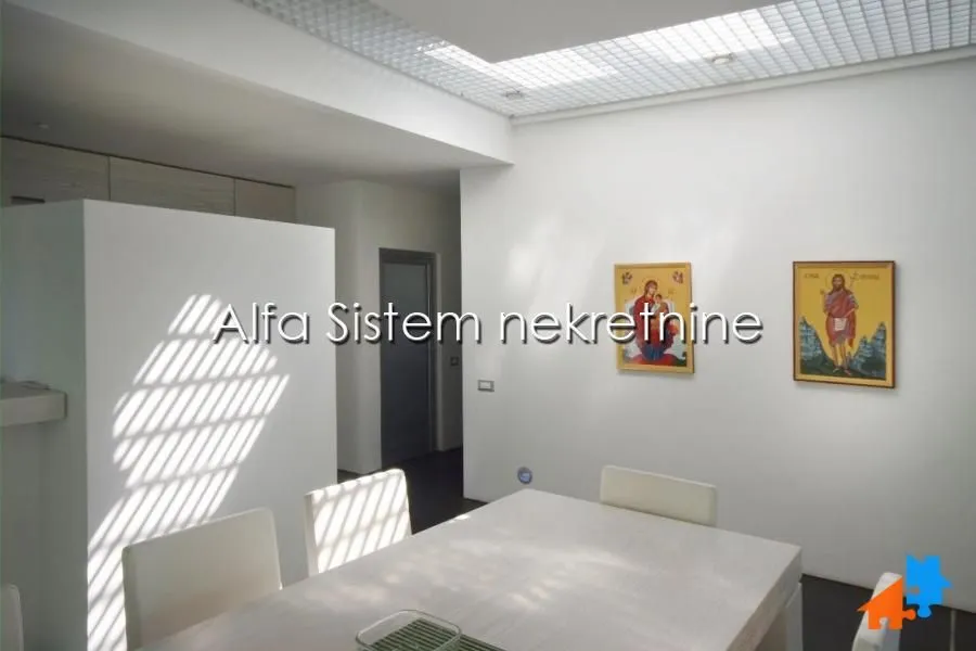 Izdavanje, kuća, 560m², Veliki Mokri Lug, Zvezdara Sve Podlokacije