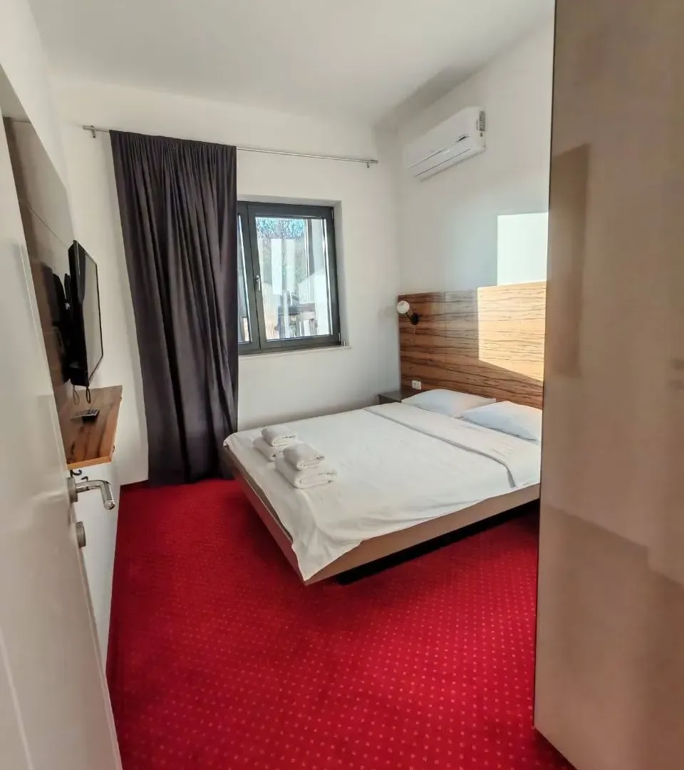 Rent, two bedroom apartment, 85m², Bečići, Budva
