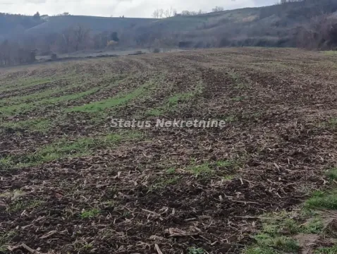 Pogled na prostrano poljoprivredno zemljište i okolni pejzaž. - image 20