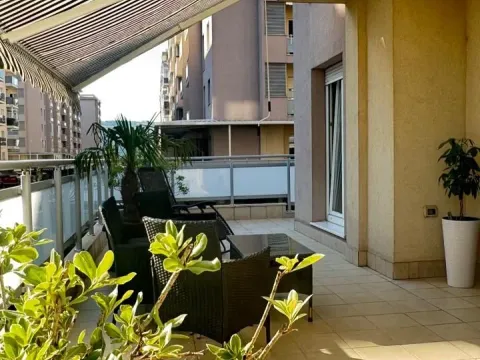 Izdavanje, jednosoban stan, 50m², City Kvart, Podgorica - image 16