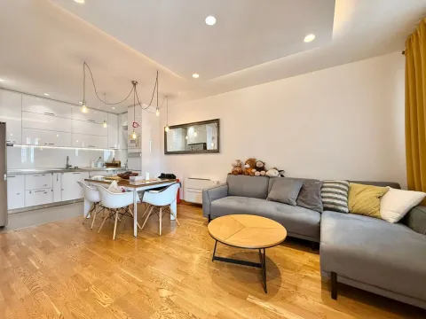 Prodaja, dvosoban stan, 64m², City Kvart, Podgorica - image 2