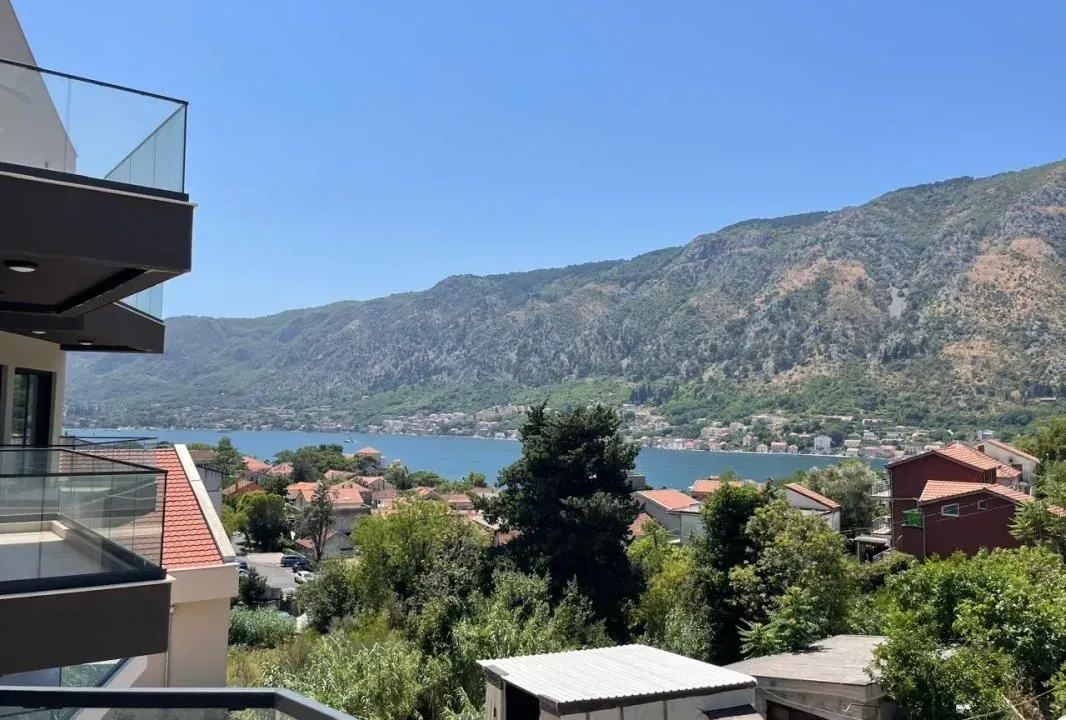 Prodaja, dvosoban stan, 76m², Dobrota, Kotor