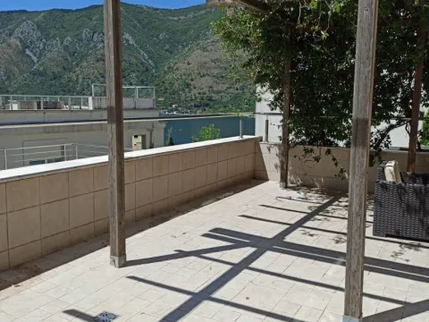 Prodaja, dvosoban stan, 75m², Dobrota, Kotor - image 10