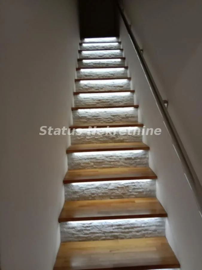 Izdavanje, trosoban stan, 78m², Avijatičarsko naselje, Novi Sad Sve Podlokacije