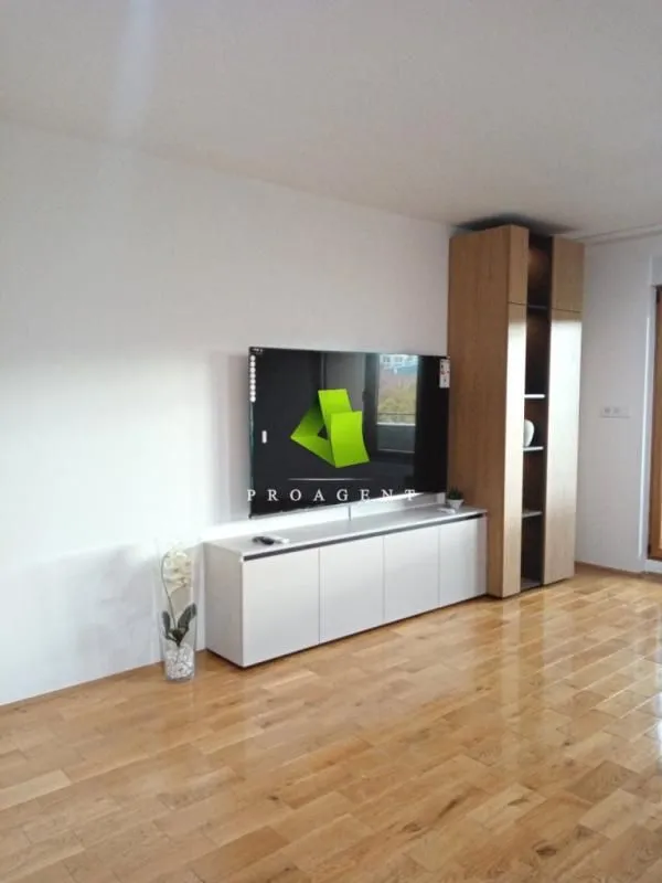 Rent, office space, 93m², Medijana, Niš