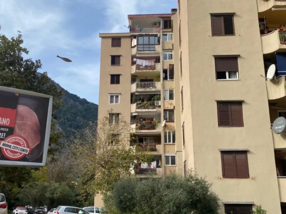 Prodaja, dvosoban stan, 68m², Škaljari, Kotor