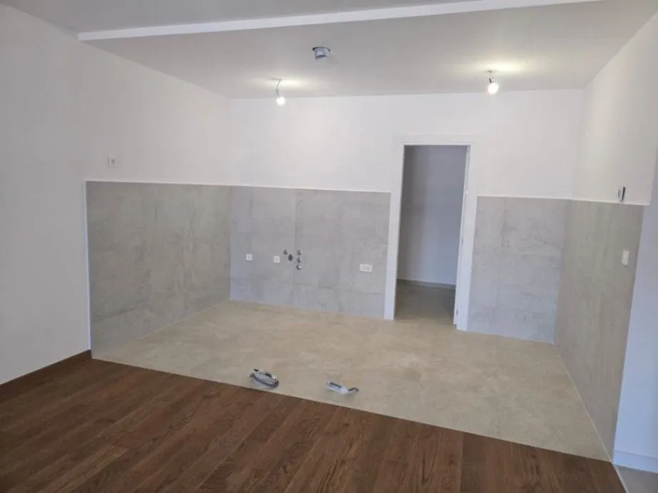 Prodaja, trosoban stan, 127m², Tološka šuma, Podgorica