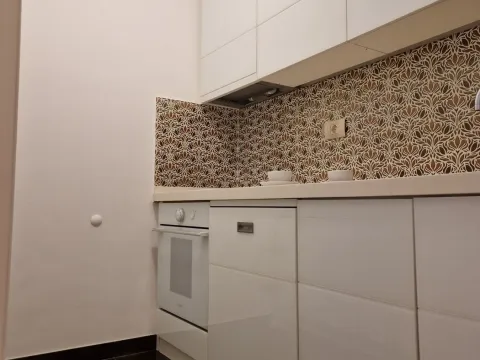 Izdavanje, trosoban stan, 120m², Stari grad, Novi Sad - image 6