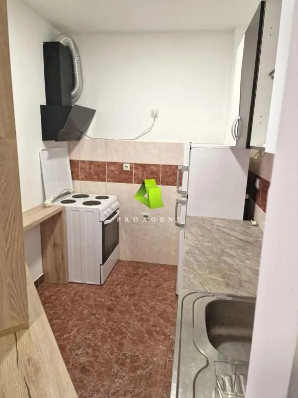 Izdavanje, dvosoban stan, 43m², Centar, Niš