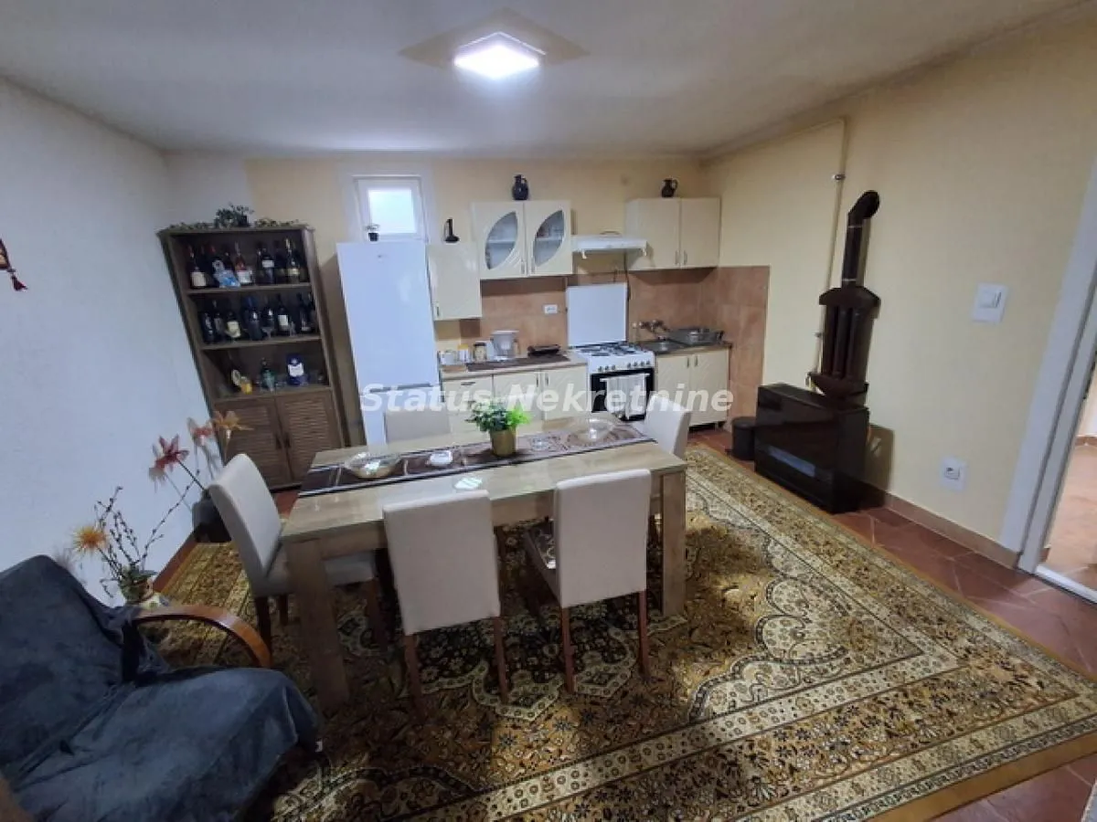 Prodaja, kuća, 180m², Futog, Novi Sad Sve Podlokacije