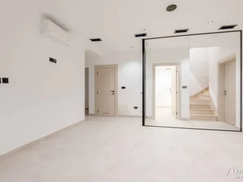 Prodaja, kuća, 240m², Kamenovo, Budva - image 10