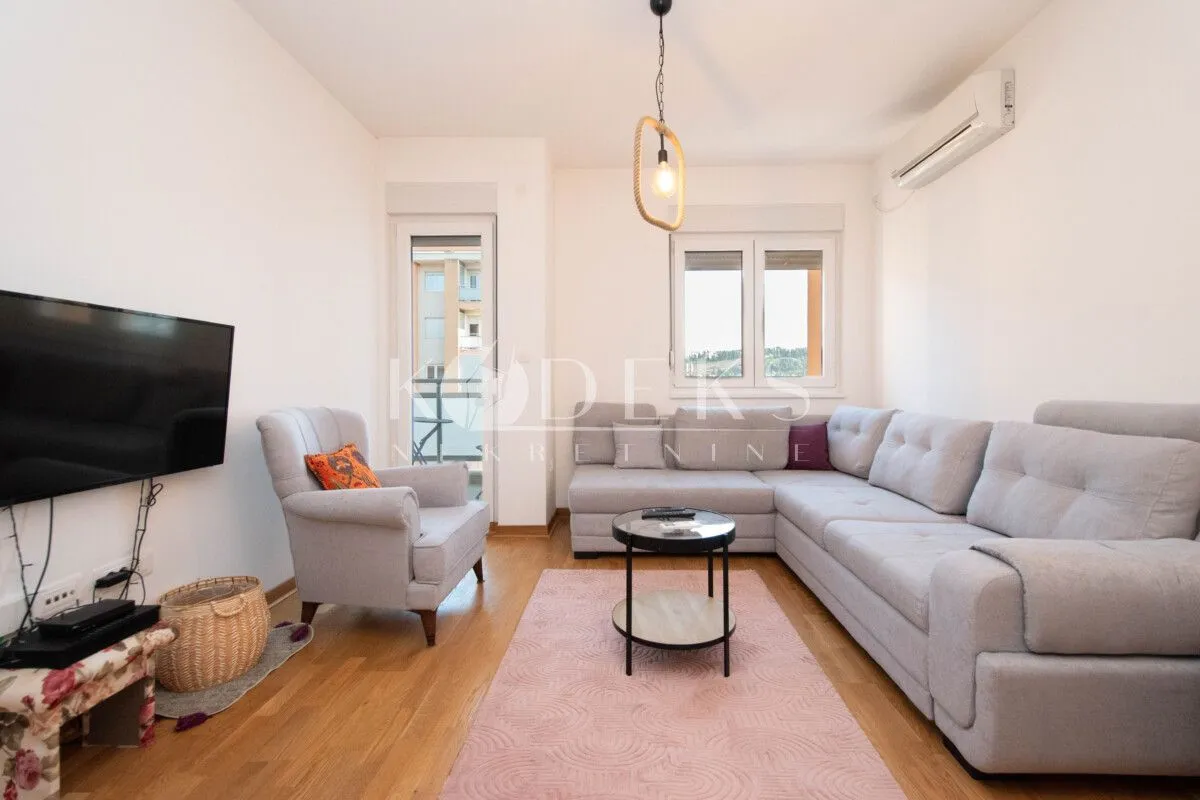 Izdavanje, jednosoban stan, 42m², City Kej, Podgorica