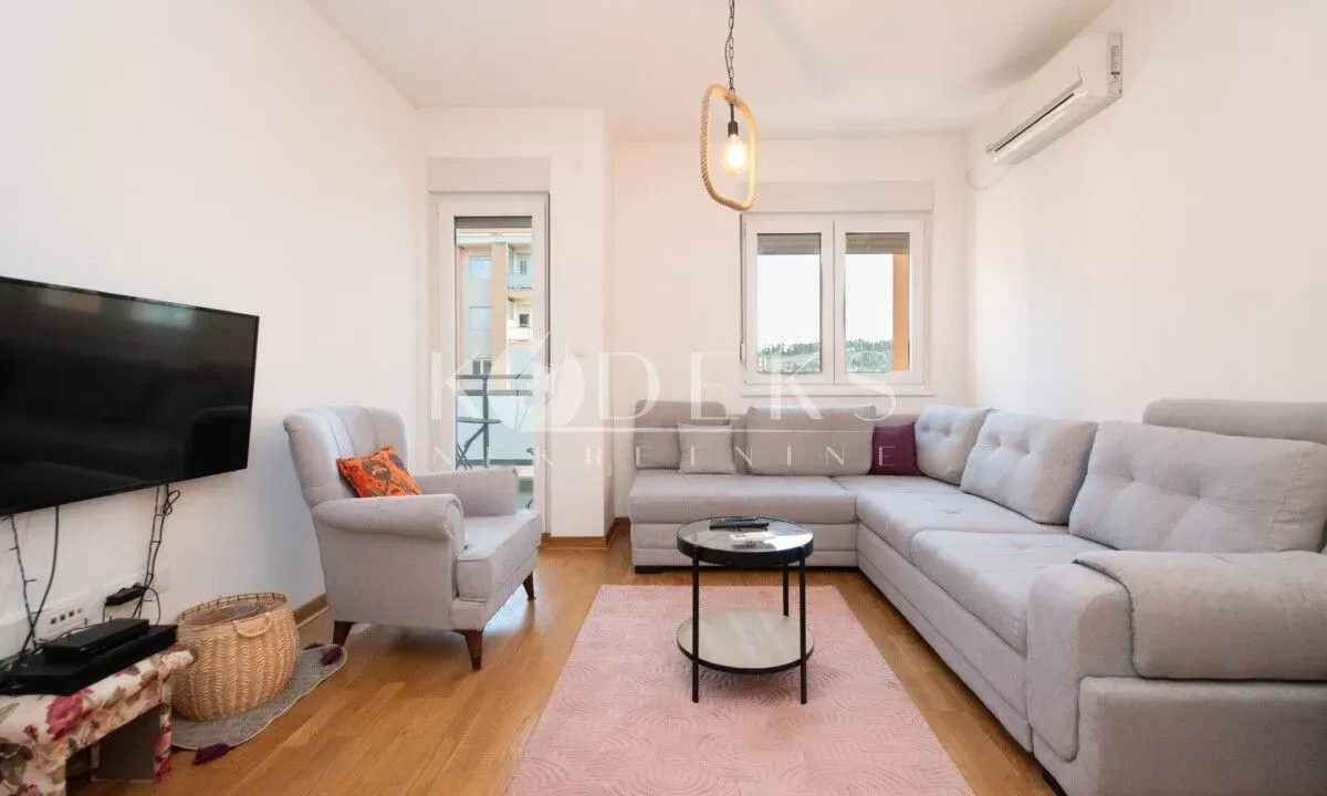 Izdavanje, jednosoban stan, 42m², City Kej, Podgorica