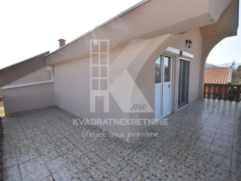Izdavanje, kuća, 500m², Tološi, Podgorica - image 21